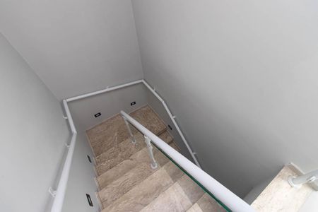 Apartamento à venda com 142m², 3 quartos e 2 vagas Apartamento à venda com 142m², 3 quartos e 2 vagasEscada