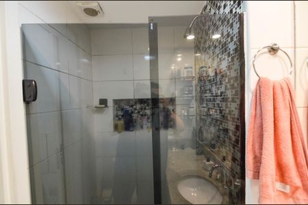 Apartamento à venda com 77m², 2 quartos e 1 vaga Apartamento à venda com 77m², 2 quartos e 1 vagaBanheiro da suíte