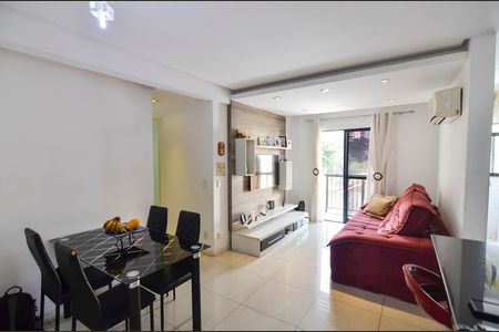 Apartamento à venda com 77m², 2 quartos e 1 vaga Apartamento à venda com 77m², 2 quartos e 1 vagaSala