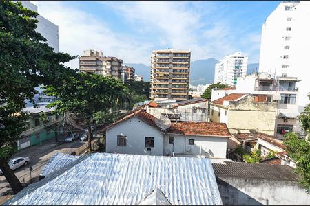 Apartamento à venda com 77m², 2 quartos e 1 vaga Apartamento à venda com 77m², 2 quartos e 1 vagaVista da varanda da sala
