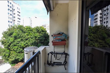 Apartamento à venda com 77m², 2 quartos e 1 vaga Apartamento à venda com 77m², 2 quartos e 1 vagaVaranda da sala