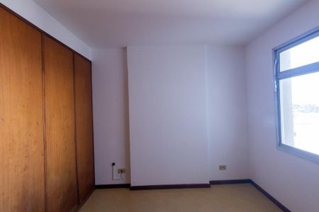 Quarto de apartamento à venda com 1 quarto, 65m² em Centro, Curitiba