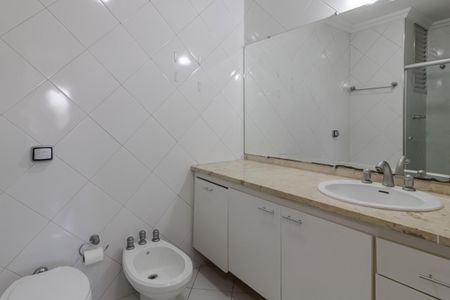 Apartamento à venda com 103m², 3 quartos e 1 vaga Apartamento à venda com 103m², 3 quartos e 1 vagaBanheiro Social