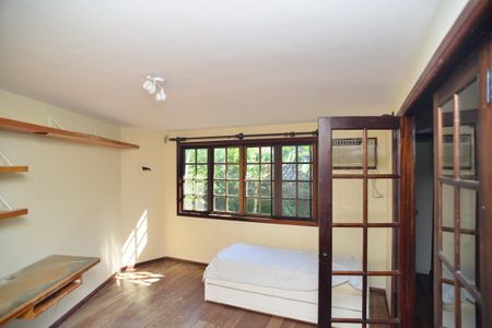 Casa de condomínio à venda com 304m², 4 quartos e 2 vagas Casa de condomínio à venda com 304m², 4 quartos e 2 vagasQuarto 3