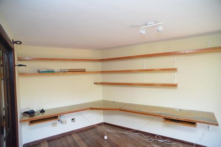 Casa de condomínio à venda com 304m², 4 quartos e 2 vagas Casa de condomínio à venda com 304m², 4 quartos e 2 vagasQuarto 3