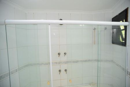 Casa de condomínio à venda com 304m², 4 quartos e 2 vagas Casa de condomínio à venda com 304m², 4 quartos e 2 vagasBanheiro Suíte