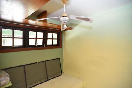 Casa de condomínio à venda com 304m², 4 quartos e 2 vagas Casa de condomínio à venda com 304m², 4 quartos e 2 vagasQuarto de Serviço