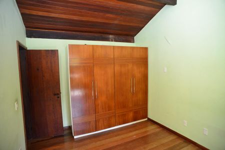 Casa de condomínio à venda com 304m², 4 quartos e 2 vagas Casa de condomínio à venda com 304m², 4 quartos e 2 vagasQuarto 2