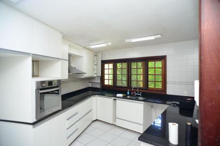 Casa de condomínio à venda com 304m², 4 quartos e 2 vagas Casa de condomínio à venda com 304m², 4 quartos e 2 vagasCozinha