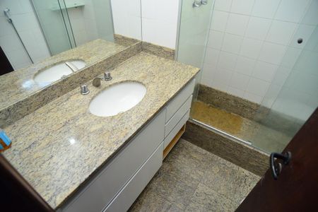 Banheiro Social de casa de condomínio à venda com 4 quartos, 304m² em Itanhangá, Rio de Janeiro