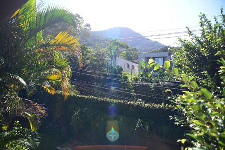 Casa de condomínio à venda com 304m², 4 quartos e 2 vagas Casa de condomínio à venda com 304m², 4 quartos e 2 vagasVaranda Suíte