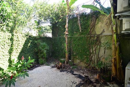 Casa de condomínio à venda com 304m², 4 quartos e 2 vagas