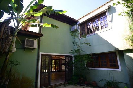 Casa de condomínio à venda com 304m², 4 quartos e 2 vagas