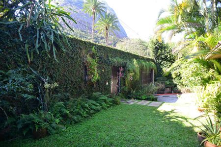 Casa de condomínio à venda com 304m², 4 quartos e 2 vagas