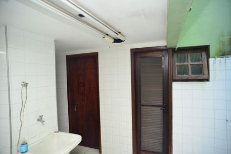 Casa de condomínio à venda com 304m², 4 quartos e 2 vagas Casa de condomínio à venda com 304m², 4 quartos e 2 vagasÁrea de Serviço