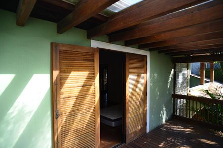 Casa de condomínio à venda com 304m², 4 quartos e 2 vagas Casa de condomínio à venda com 304m², 4 quartos e 2 vagasVaranda Suíte