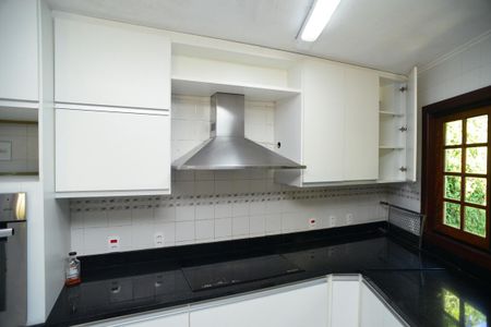 Casa de condomínio à venda com 304m², 4 quartos e 2 vagas Casa de condomínio à venda com 304m², 4 quartos e 2 vagasCozinha