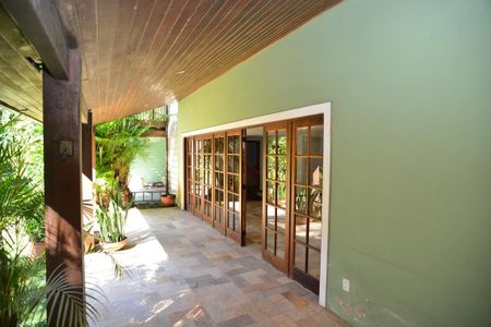 Casa de condomínio à venda com 304m², 4 quartos e 2 vagas