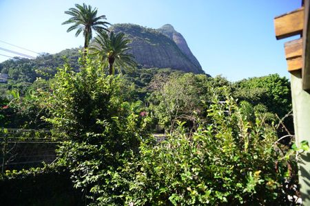 Casa de condomínio à venda com 304m², 4 quartos e 2 vagas Casa de condomínio à venda com 304m², 4 quartos e 2 vagasVaranda Suíte