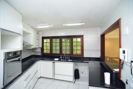 Casa de condomínio à venda com 304m², 4 quartos e 2 vagas Casa de condomínio à venda com 304m², 4 quartos e 2 vagasCozinha