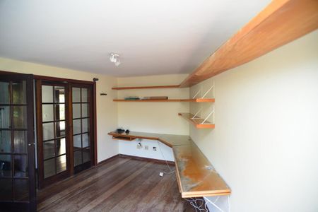Casa de condomínio à venda com 304m², 4 quartos e 2 vagas Casa de condomínio à venda com 304m², 4 quartos e 2 vagasQuarto 3