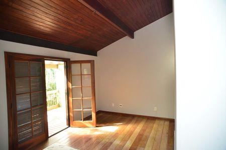 Casa de condomínio à venda com 304m², 4 quartos e 2 vagas Casa de condomínio à venda com 304m², 4 quartos e 2 vagasSuíte