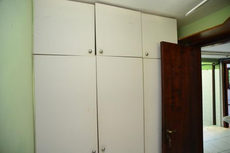 Casa de condomínio à venda com 304m², 4 quartos e 2 vagas Casa de condomínio à venda com 304m², 4 quartos e 2 vagasQuarto de Serviço