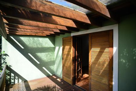 Casa de condomínio à venda com 304m², 4 quartos e 2 vagas Casa de condomínio à venda com 304m², 4 quartos e 2 vagasVaranda Suíte