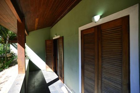 Casa de condomínio à venda com 304m², 4 quartos e 2 vagas Casa de condomínio à venda com 304m², 4 quartos e 2 vagasVaranda dos Quartos