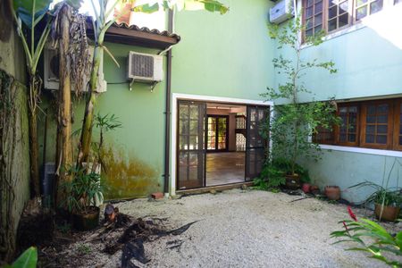 Casa de condomínio à venda com 304m², 4 quartos e 2 vagas