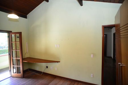 Casa de condomínio à venda com 304m², 4 quartos e 2 vagas Casa de condomínio à venda com 304m², 4 quartos e 2 vagasQuarto 2