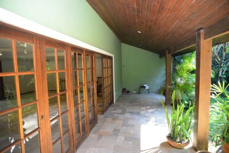 Casa de condomínio à venda com 304m², 4 quartos e 2 vagas