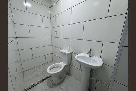 Banheiro de kitnet/studio para alugar com 1 quarto, 25m² em Km 18, Osasco