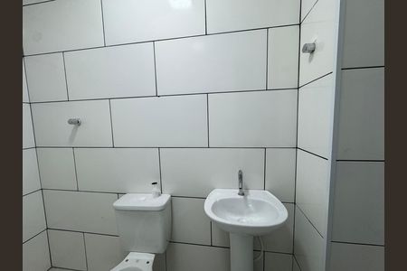 Banheiro de kitnet/studio para alugar com 1 quarto, 25m² em Km 18, Osasco