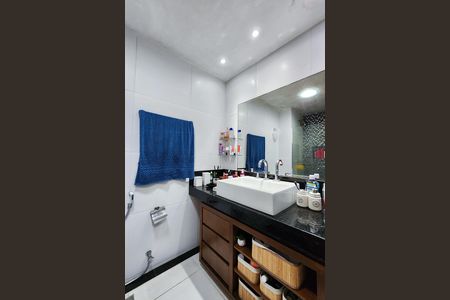 Banheiro  de apartamento à venda com 2 quartos, 54m² em Praça da Bandeira, Rio de Janeiro
