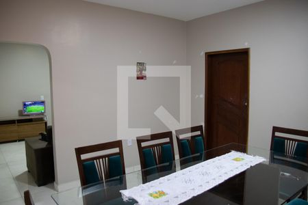 Casa à venda com 105m², 3 quartos e 2 vagas