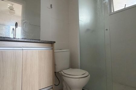 Banheiro da Suíte de apartamento para alugar com 2 quartos, 76m² em Castelo, Santos