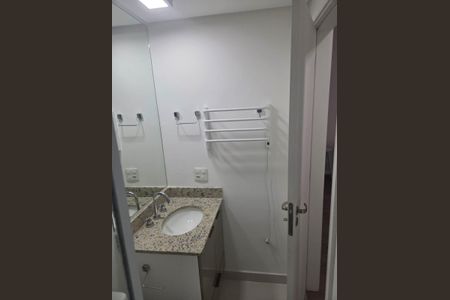Banheiro de apartamento para alugar com 2 quartos, 56m² em Santa Cecilia, São Paulo