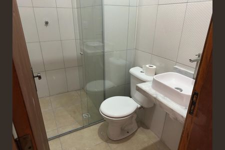 Casa de condomínio para alugar com 75m², 2 quartos e 1 vaga Casa de condomínio para alugar com 75m², 2 quartos e 1 vagaBanheiro da Suíte 2