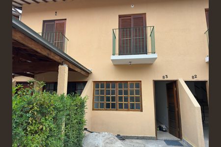Fachada de casa de condomínio para alugar com 2 quartos, 75m² em Jardim Jacinto, Jacareí