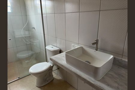 Casa de condomínio para alugar com 75m², 2 quartos e 1 vaga Casa de condomínio para alugar com 75m², 2 quartos e 1 vagaBanheiro da Suíte 1