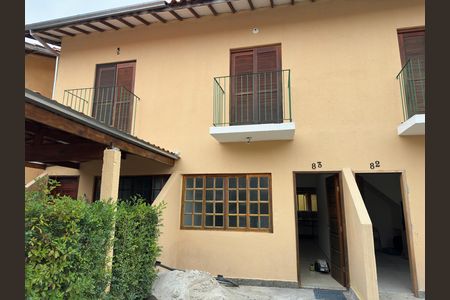 Casa de condomínio para alugar com 75m², 2 quartos e 1 vaga Casa de condomínio para alugar com 75m², 2 quartos e 1 vagaFachada