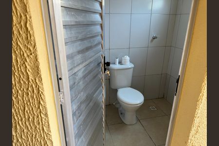 Casa de condomínio para alugar com 75m², 2 quartos e 1 vaga Casa de condomínio para alugar com 75m², 2 quartos e 1 vagaBanheiro