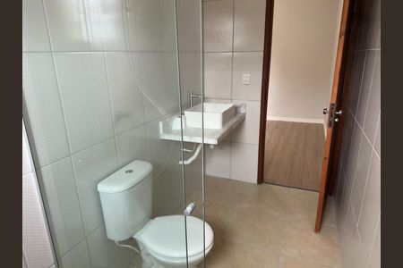 Casa de condomínio para alugar com 75m², 2 quartos e 1 vaga Casa de condomínio para alugar com 75m², 2 quartos e 1 vagaBanheiro da Suíte 1