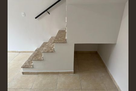 Sala de casa de condomínio para alugar com 2 quartos, 75m² em Jardim Jacinto, Jacareí