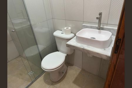 Casa de condomínio para alugar com 75m², 2 quartos e 1 vaga Casa de condomínio para alugar com 75m², 2 quartos e 1 vagaBanheiro da Suíte 2