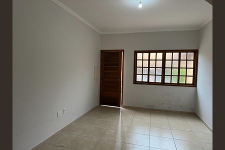 Sala de casa de condomínio para alugar com 2 quartos, 75m² em Jardim Jacinto, Jacareí