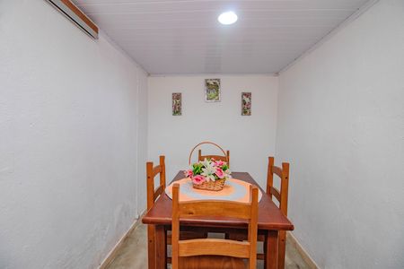 Casa à venda com 61m², 2 quartos e 2 vagas Casa à venda com 61m², 2 quartos e 2 vagasCopa