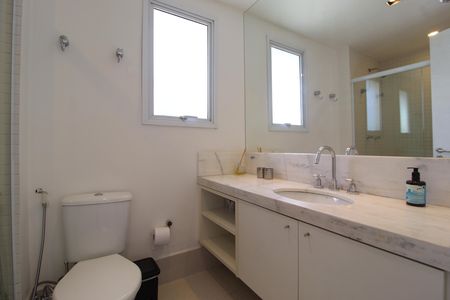 Banheiro da Suíte de apartamento à venda com 1 quarto, 51m² em Itaim Bibi, São Paulo
