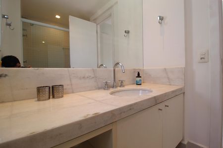 Banheiro da Suíte de apartamento à venda com 1 quarto, 51m² em Itaim Bibi, São Paulo